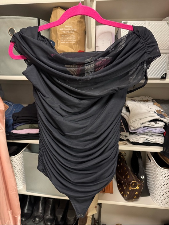 Abercrombie & Fitch Tops - Abercrombie & Fitch Black Ruched Off-Shoulder Bodysuit